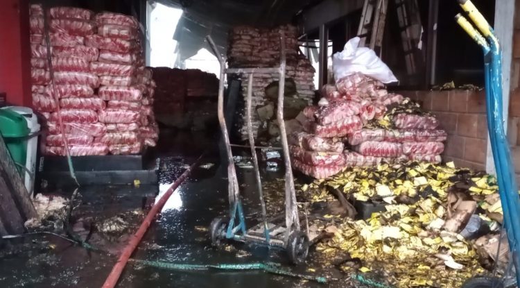 Un grave incendio estructural afectó una bodega de alimentos en San José del Guaviare