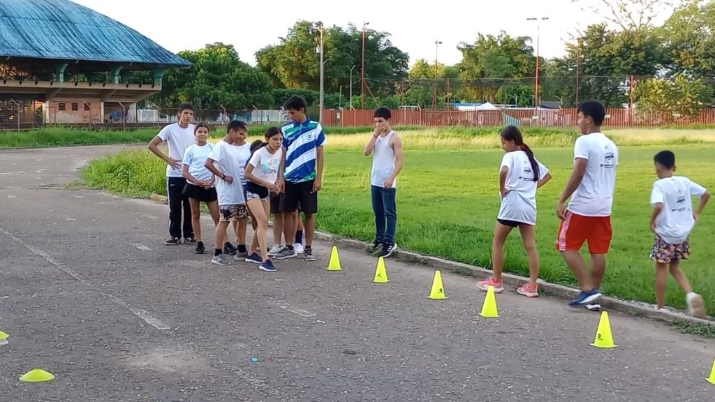 Equipo de atletismo se prepara para los Juegos Nacionales Intercolegiados