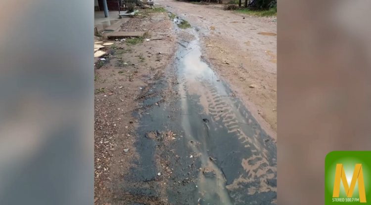 Lluvias afectan sistema de alcantarillado en el barrio 1° de mayo