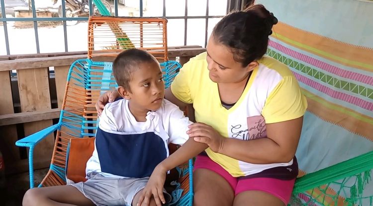 Madre pide ayuda para su hijo que sufrió un accidente casero