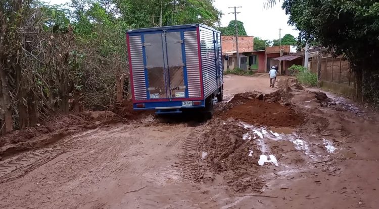 Se complicó el ingreso al Asentamiento Arazá por el mal estado de la vía