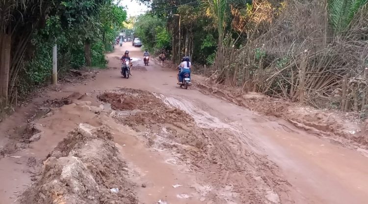 Caos para miles de familias en el Arazá por el mal estado de la vía