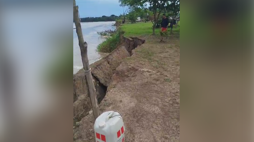 DESLIZAMIENTO BARRANCO RIO GUAVIARE