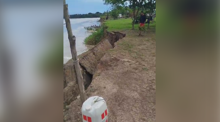 DESLIZAMIENTO BARRANCO RIO GUAVIARE