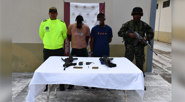 DOS INTEGRANTES FARC SE ENTREGAN