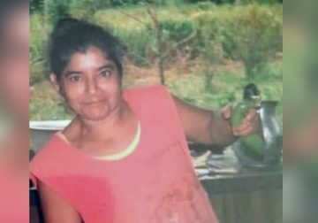 Yoiver Arteaga, de 40 años, busca a su madre María Dolores Lagos Arteaga, desaparecida hace 20 años en el Guaviare. Relata que entre los 13 y 18 años recorrieron juntos varias veredas en labores de campo, pero luego perdió todo contacto. Hoy solicita ayuda para reencontrarse con ella.