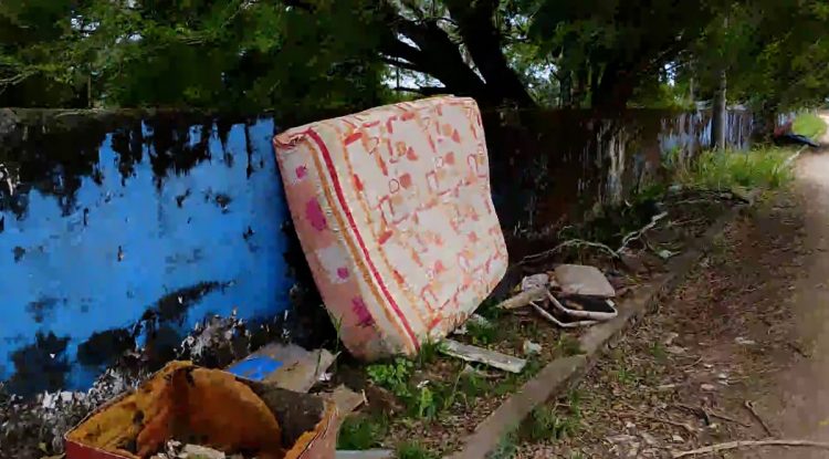 Denuncian acumulación de desechos cerca al cementerio antiguo de San José Con doblaje automático