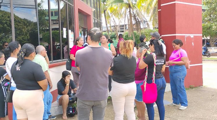 Energuaviare realizó mantenimiento general en la subestación San José del Guaviare Wilmer González, ingeniero de redes eléctricas de Energuaviare S.A. E.S.P., explicó en entrevista con Marandua Noticias los detalles del mantenimiento general realizado el pasado 5 de julio en la subestación San José. La jornada incluyó actividades preventivas y correctivas sobre líneas de media y alta tensión, transformadores y equipos, en el marco del plan semestral de mantenimiento.